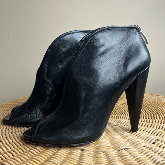 Vince Camuto Leather Peep-Toe Booties Size 5 1/2 - Picture 2 of 9